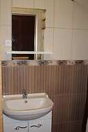 V Gostyah U Julii Guest House