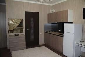 V Gostyah U Julii Guest House