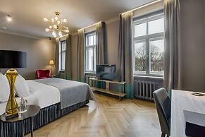 Grand Poet Hotel by Semarah