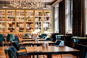 Grand Poet Hotel by Semarah