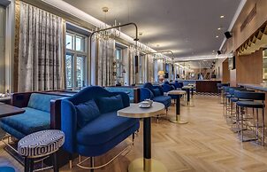 Grand Poet Hotel by Semarah