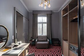 Grand Poet Hotel by Semarah