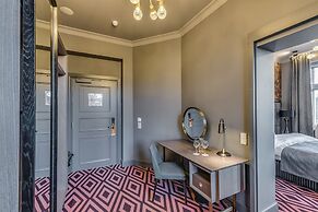 Grand Poet Hotel by Semarah