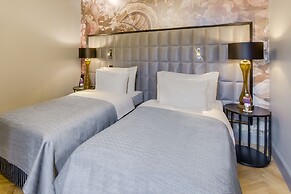 Grand Poet Hotel by Semarah