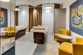 Grand Poet Hotel by Semarah