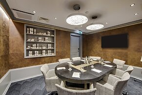 Grand Poet Hotel by Semarah