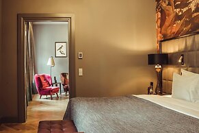 Grand Poet Hotel by Semarah