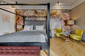 Grand Poet Hotel by Semarah