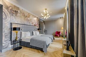 Grand Poet Hotel by Semarah