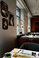 Grand Poet Hotel by Semarah