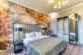 Grand Poet Hotel by Semarah
