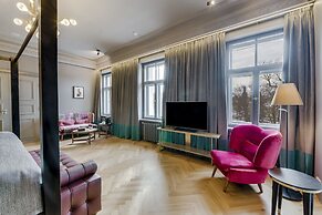 Grand Poet Hotel by Semarah
