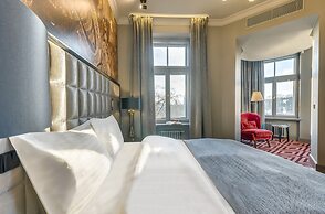 Grand Poet Hotel by Semarah