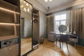 Grand Poet Hotel by Semarah