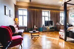 Grand Poet Hotel by Semarah