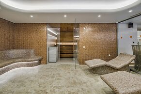 Grand Poet Hotel by Semarah