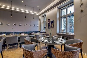 Grand Poet Hotel by Semarah