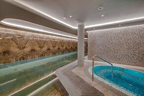 Grand Poet Hotel by Semarah