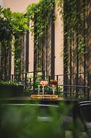 Grand Poet Hotel by Semarah
