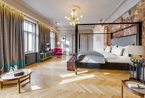 Grand Poet Hotel by Semarah