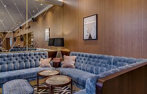 Grand Poet Hotel by Semarah