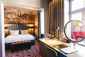 Grand Poet Hotel by Semarah