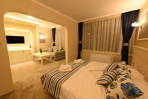 Park Hotel RAYA Garden