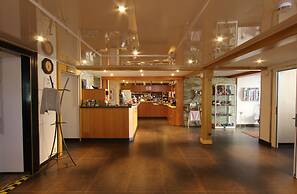 Hotel Löwen  by Mastiff