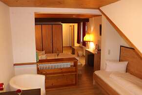 Hotel Löwen  by Mastiff