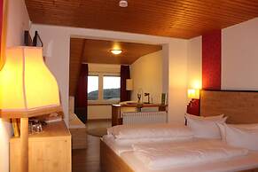 Hotel Löwen  by Mastiff