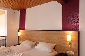 Hotel Löwen  by Mastiff