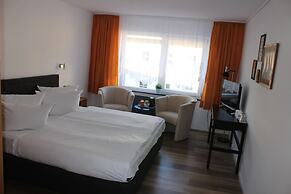 Hotel Löwen  by Mastiff