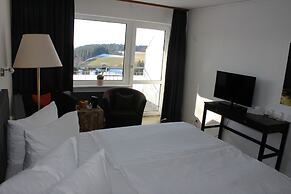 Hotel Löwen  by Mastiff