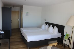 Hotel Löwen  by Mastiff