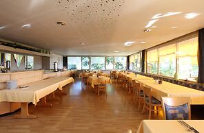 Hotel Löwen  by Mastiff