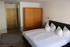 Hotel Löwen  by Mastiff