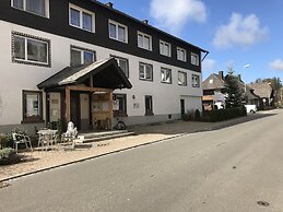 Hotel Löwen  by Mastiff