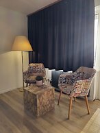 Hotel Löwen  by Mastiff