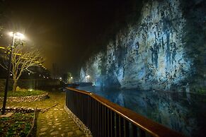 Spring Posh Roadsun International Hotel & Resort