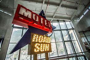 Spring Posh Roadsun International Hotel & Resort