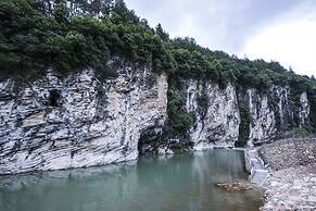 Spring Posh Roadsun International Hotel & Resort