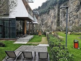 Spring Posh Roadsun International Hotel & Resort