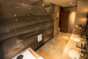 Spring Posh Roadsun International Hotel & Resort