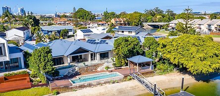 Maureen Waterfront Beach House