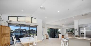 Maureen Waterfront Beach House