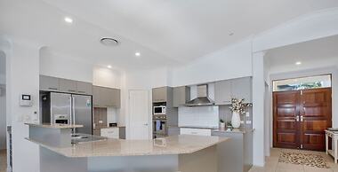 Maureen Waterfront Beach House