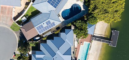 Maureen Waterfront Beach House