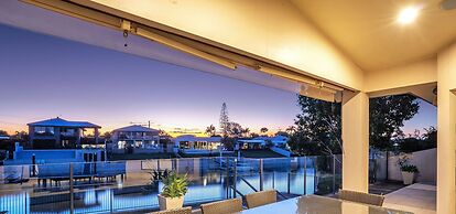 Maureen Waterfront Beach House