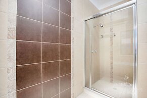 Maureen Waterfront Beach House