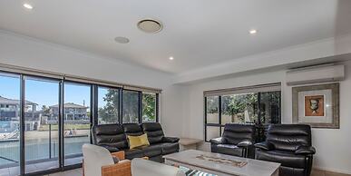 Maureen Waterfront Beach House